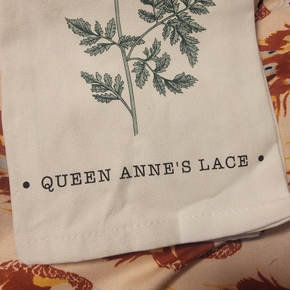 Queen Anne's Lace Tea Towel NWT - Picture 2 of 6